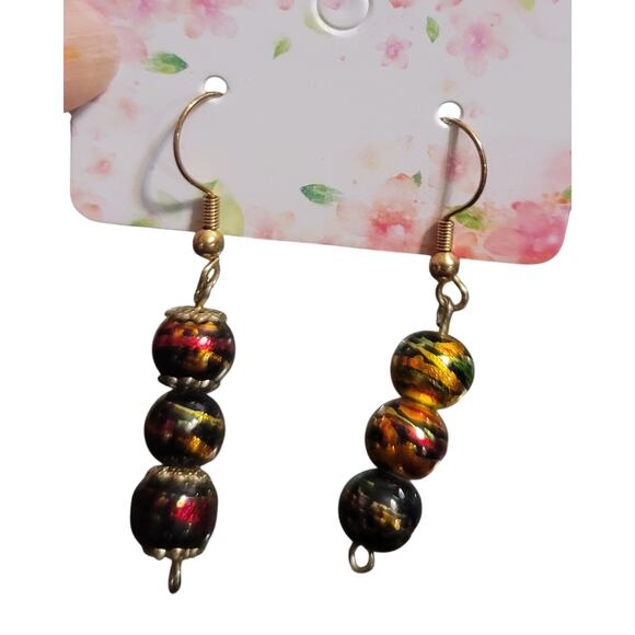 Beautiful beaded dangle earrings - Picture 2 of 3